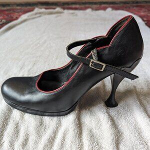 Stacey by Fluevog -- black with red piping